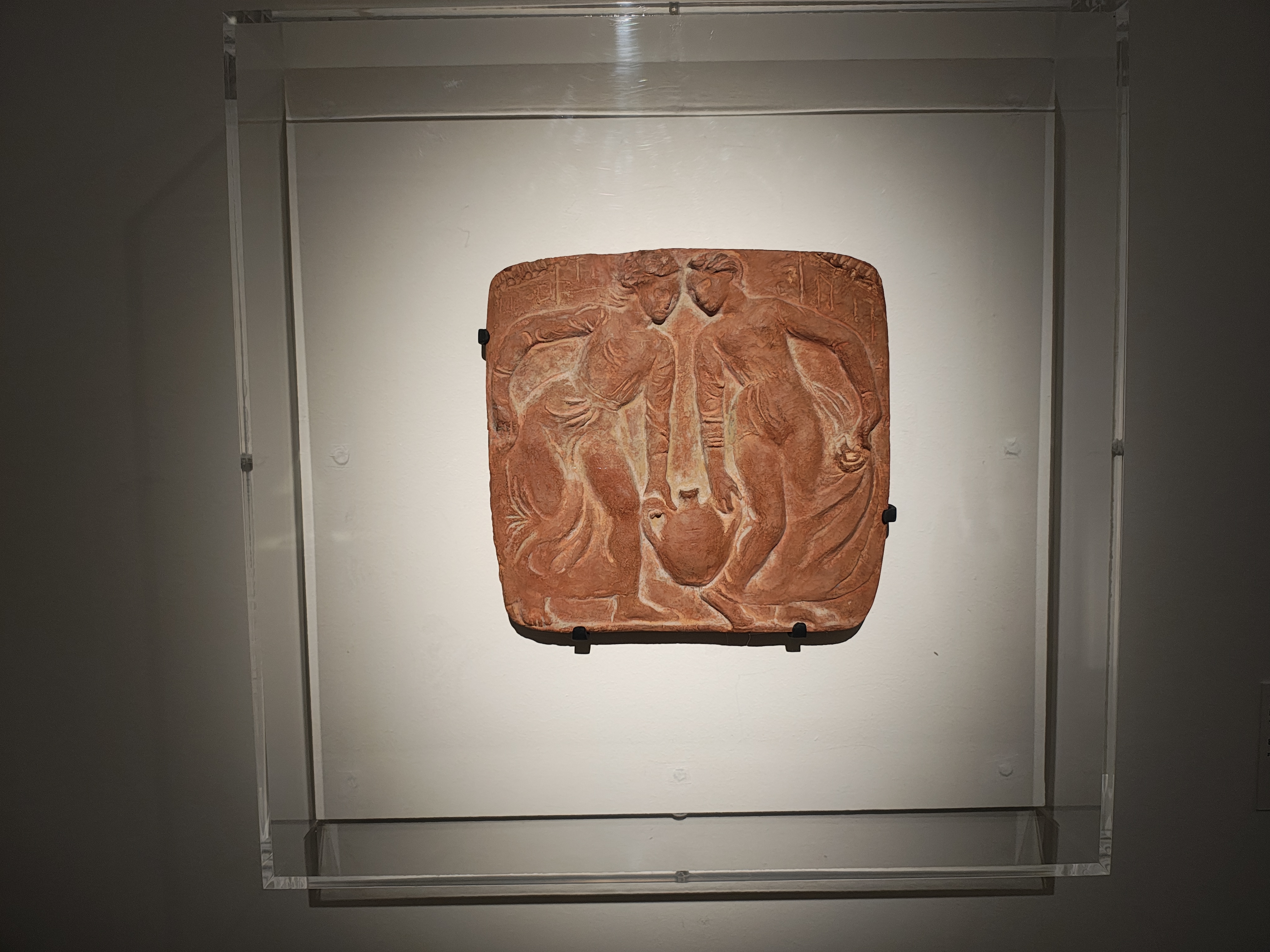 Jeunes filles portant une cruche dit  danceuses